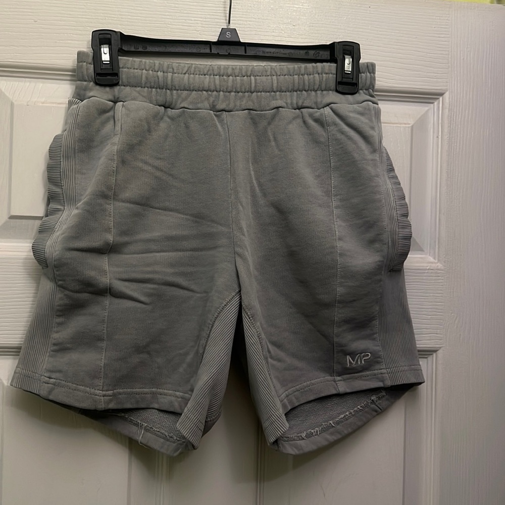 MEN’s MyProtein 6” workout short in size XXS (26-28)
